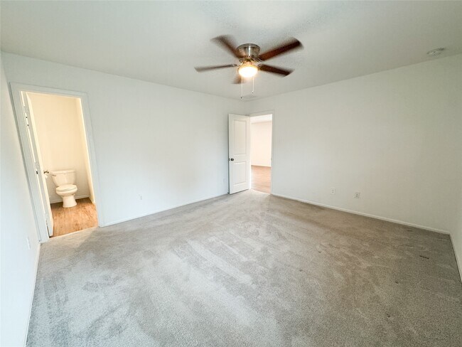 Building Photo - 1411 Las Cuevas Dr