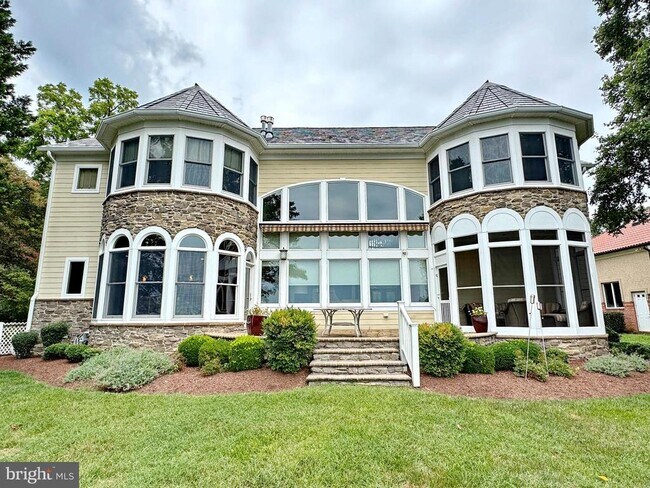 Building Photo - 11660 Bachelors Hope Ct