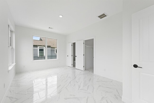 Building Photo - 225 Royder St