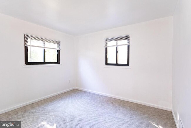 Building Photo - 4203 Lyons St