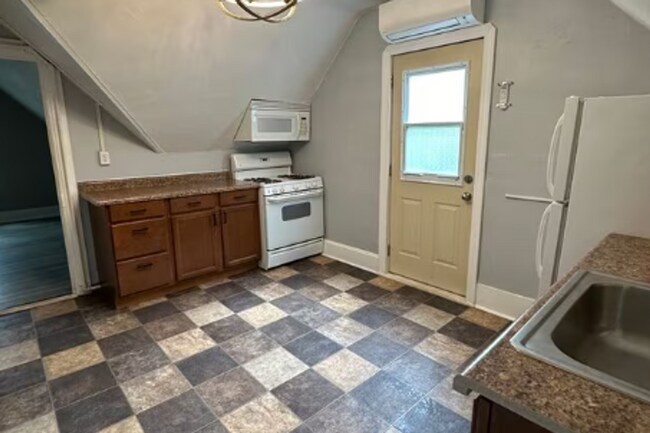 Building Photo - 1302 Mississippi St