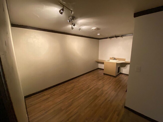 Building Photo - Charming 3 Bed 3 Bath Home - Available Aug...