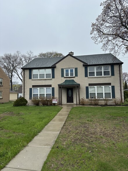 Primary Photo - 4838 N Port Washington Rd