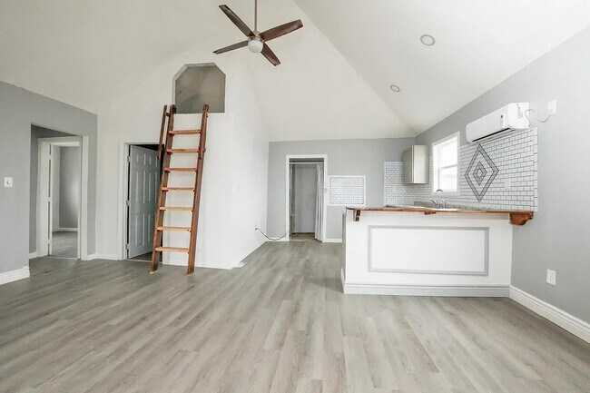 Building Photo - 305 Bass Ave