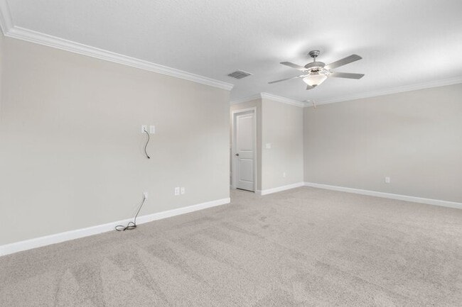 Building Photo - LIKE NEW Townhome in Willow Square