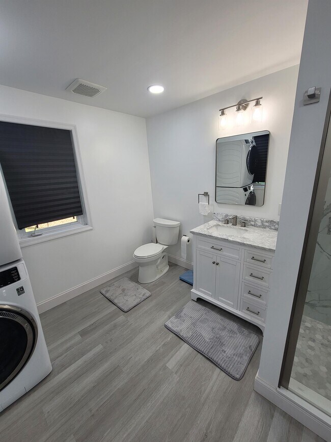 Building Photo - 927 Mt Pleasant Ave