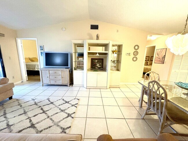 Building Photo - 9485 Boca Cove Cir