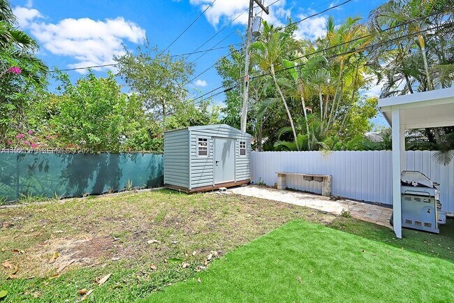 Building Photo - 876 NE 81st St