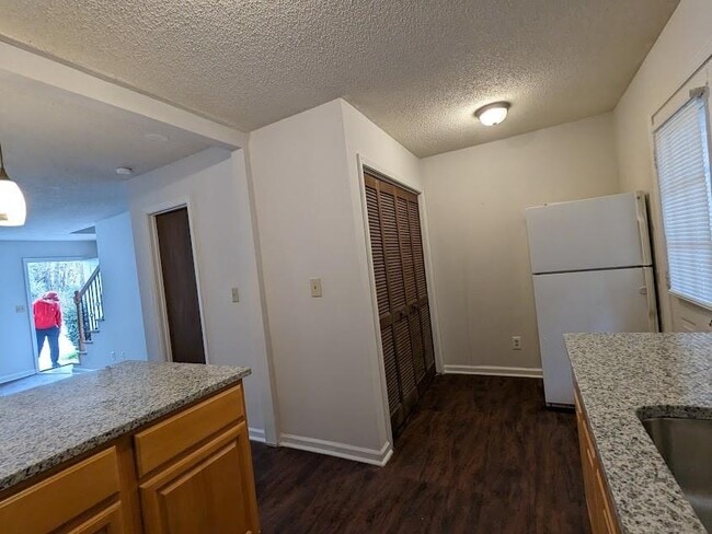 Building Photo - 3751 Oakwood Hills Dr