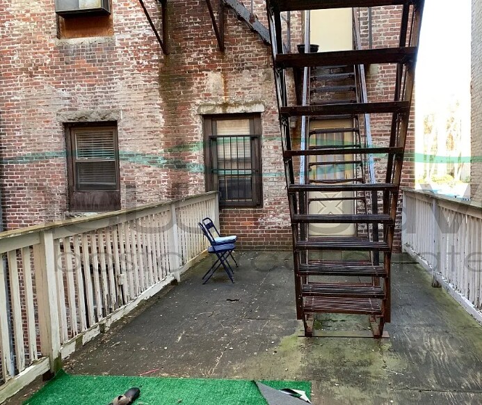 Building Photo - 210 Hemenway St