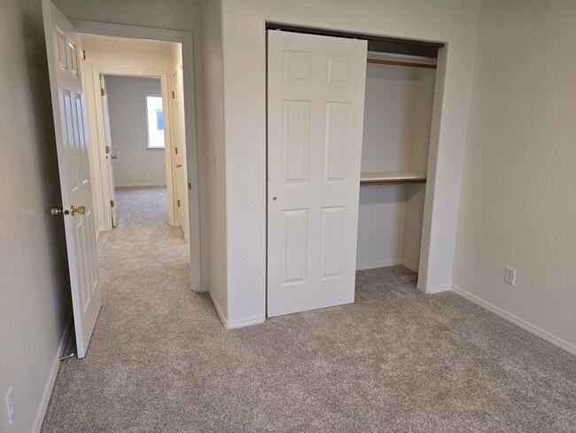 Building Photo - Freshly Updated 3 Bed | 2 Bath Home with Sunroom & Fenced Yard – Twin Falls