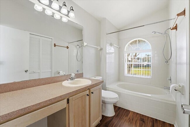 Building Photo - 938 River Wind Ave