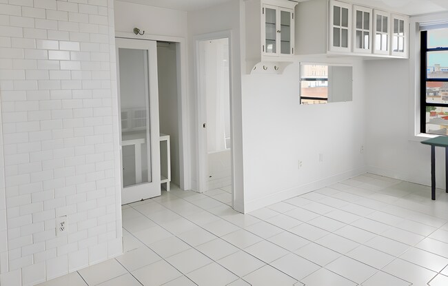 Building Photo - 1001 St Paul St