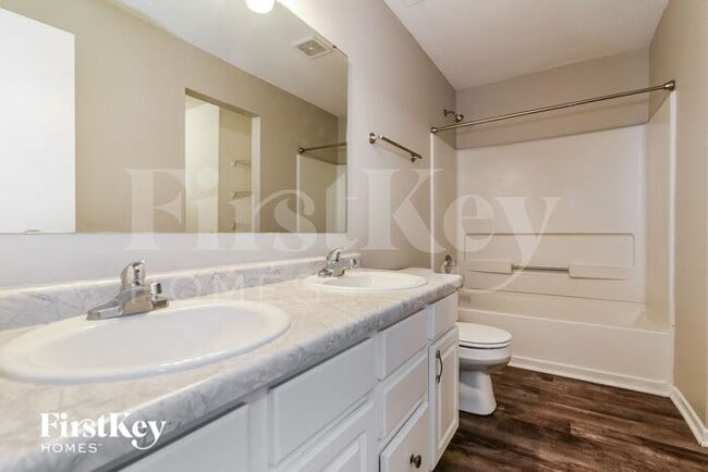 Building Photo - 961 Springside Ct
