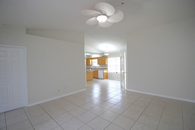 Building Photo - Spacious 3BD/2BA Brick Home Near UWF with ...