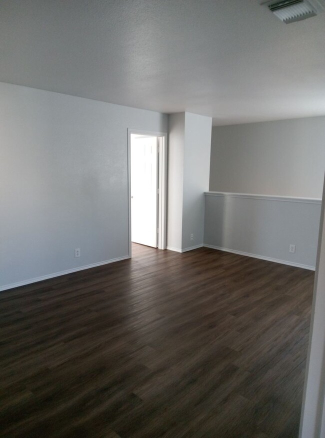 Building Photo - For Rent: Spacious 3-Bedroom Home in San A...