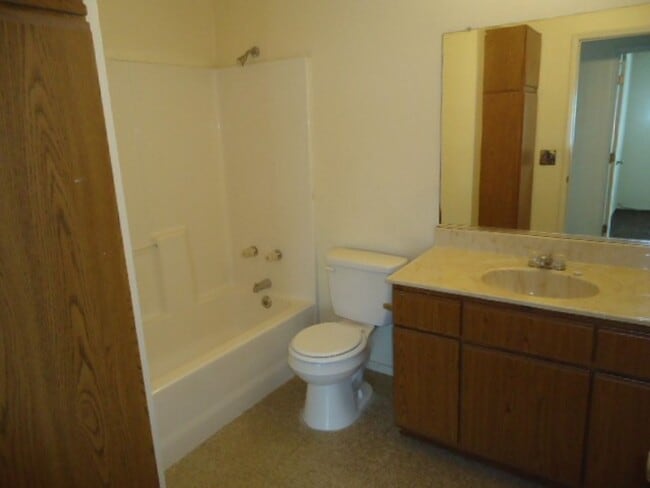 Building Photo - 3 Bedroom 2 Bath Westside Home