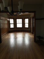 Building Photo - 926 Circle Ave