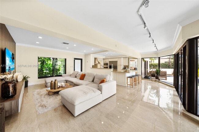 Building Photo - 1160 NE 91st St