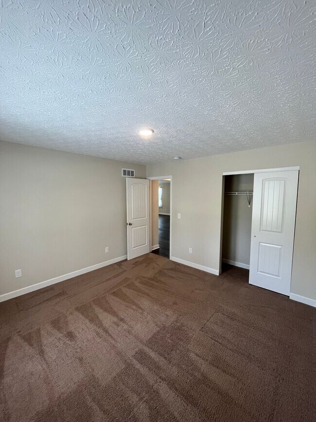 Building Photo - Charming Rural Retreat in Richwood- Fiber Internet Included!