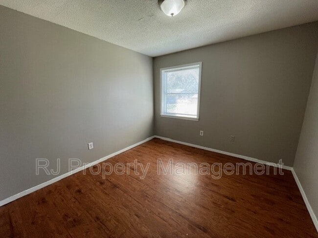 Building Photo - 5580 Apple Blossom Dr