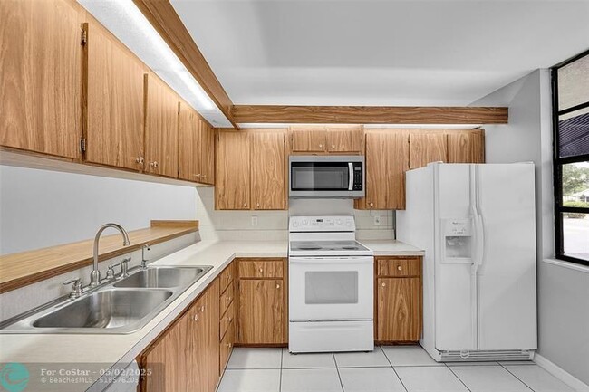 Building Photo - 1713 Whitehall Dr