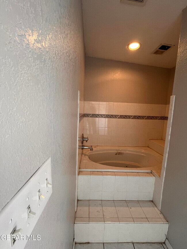 Building Photo - 2325 Ken Venturi Ln