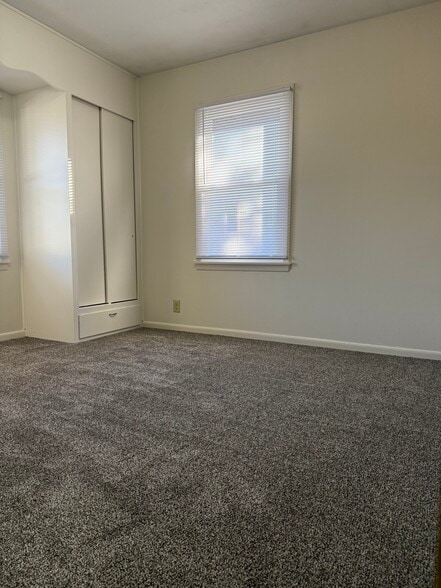 Building Photo - 4210 S 49th St