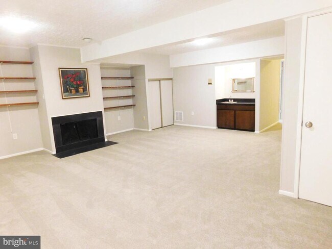 Building Photo - 10315 Cherry View Ct