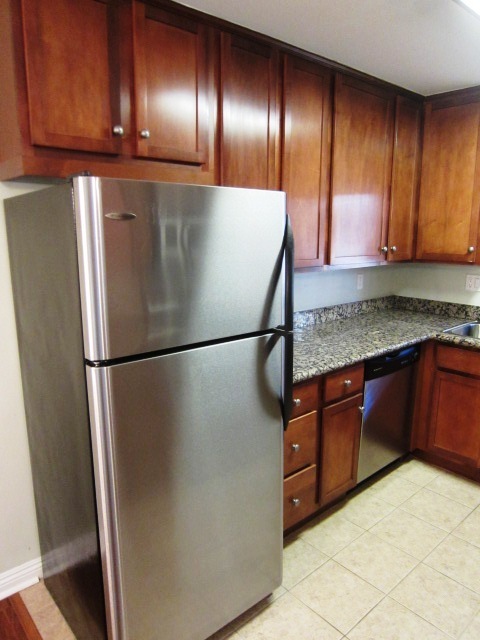 Building Photo - 55th - 2BD/2BA, Granite/Stainless Kitchen,...