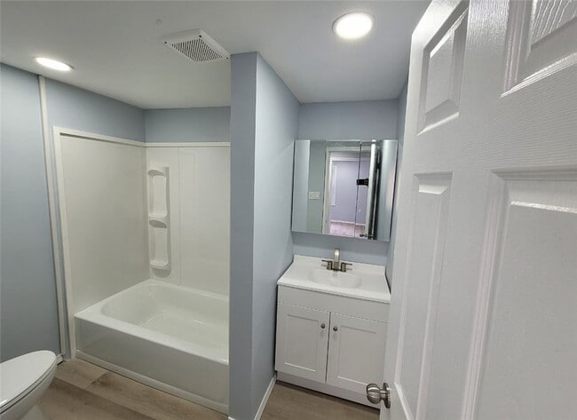 Building Photo - 521 W 2nd St