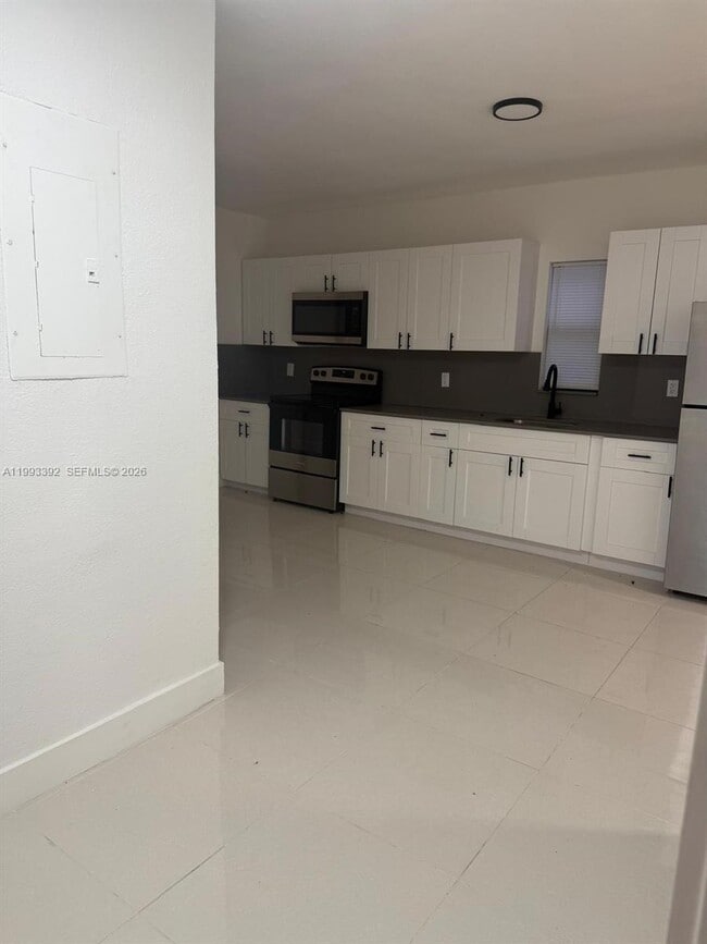 Building Photo - 1800 NW 18th Terrace