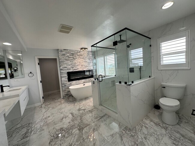 Building Photo - Exquisite Vina Del Mar home in Spanish Hills