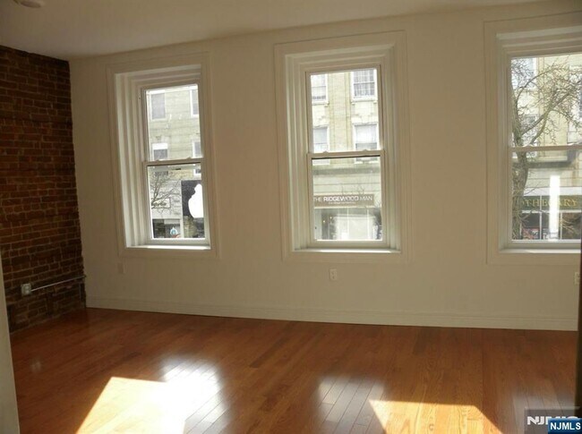 Building Photo - 43 Ridgewood Blvd E