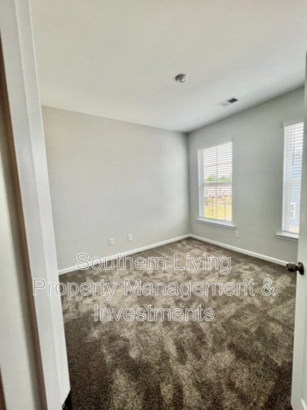 Building Photo - 6985 Waterstone Dr