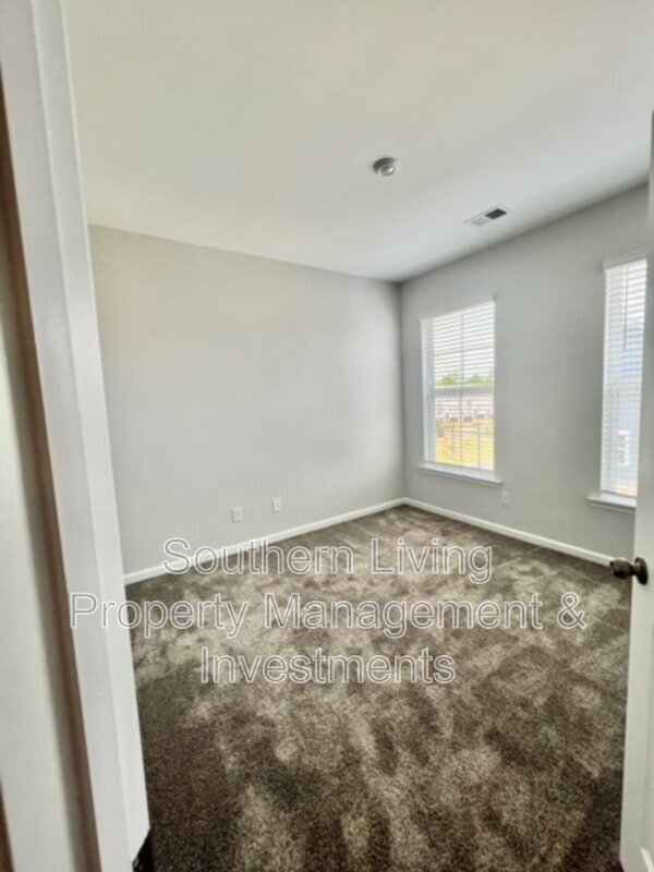 Building Photo - 6985 Waterstone Dr