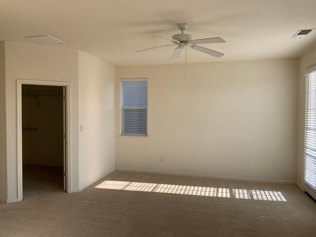 Building Photo - 1331 Violet Way
