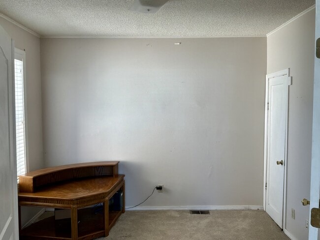 Building Photo - 385 Fir St