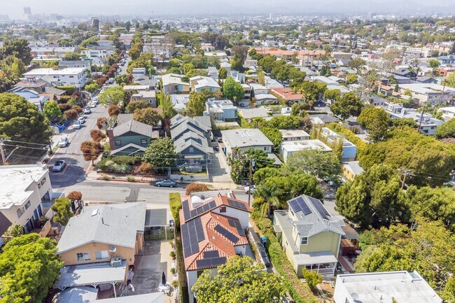 Building Photo - Prime Single Family Home