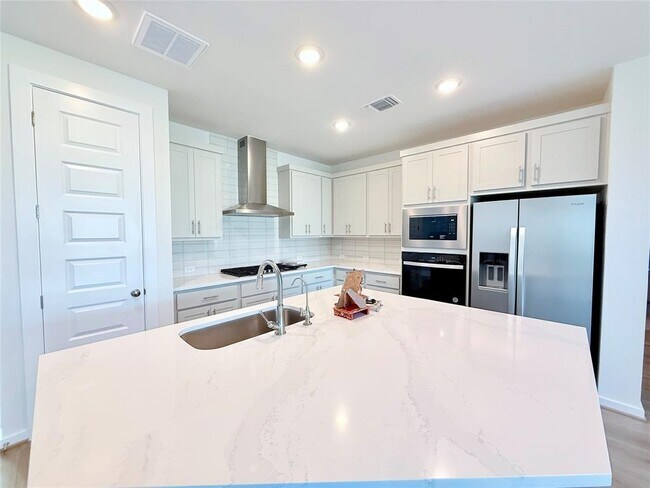 Building Photo - 604 Palatino Bend