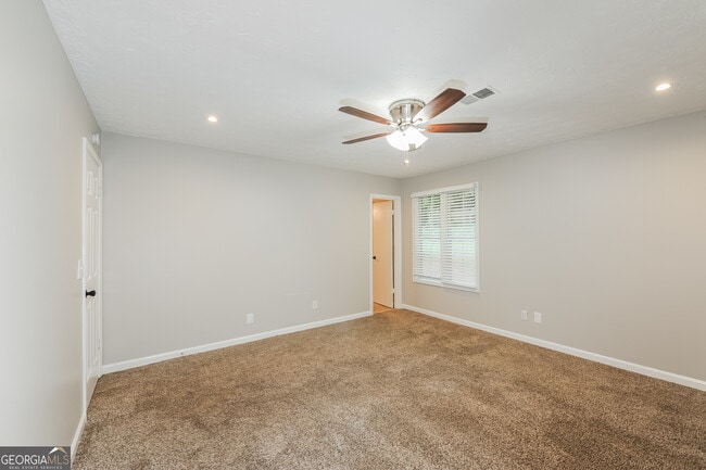 Building Photo - 129 Riverchase Dr