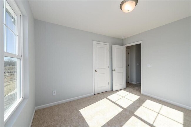 Building Photo - 849 York Aly