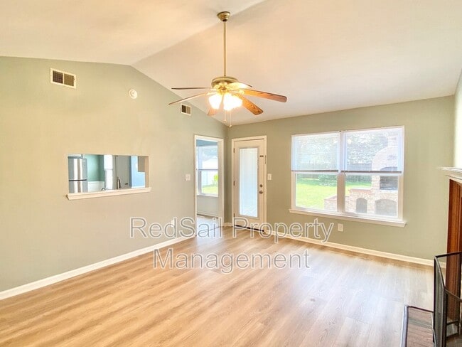 Building Photo - 5525 Fair Oaks Dr