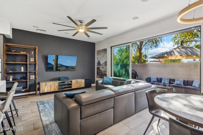 Building Photo - 240 W Missouri Ave