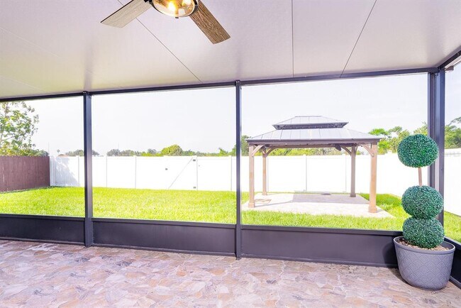 Building Photo - 4190 Roberta Dr
