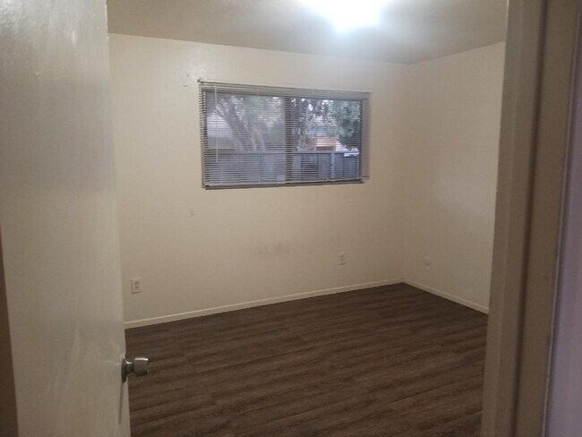Building Photo - 1574 W Ramona Dr