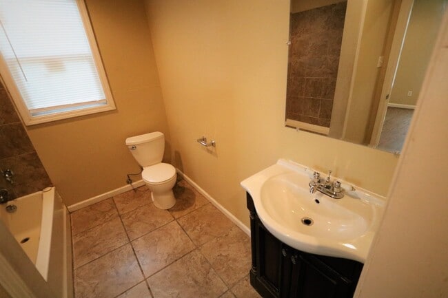 Building Photo - 4110 Ector Ave