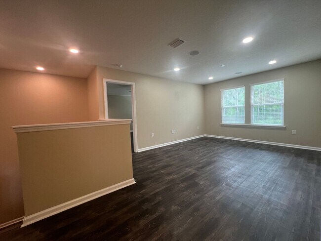 Building Photo - Stunning & Spacious  2 story home COMING S...