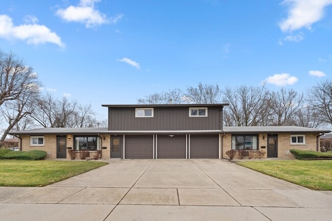 Primary Photo - 537-541 N Edgelawn Drive Unit 541