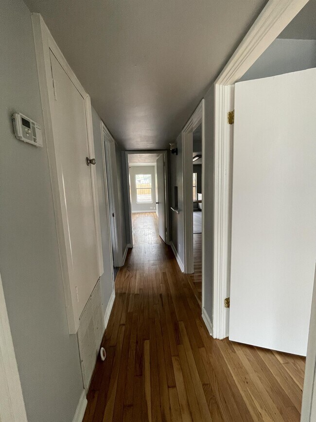 Building Photo - 258 Cresham Dr